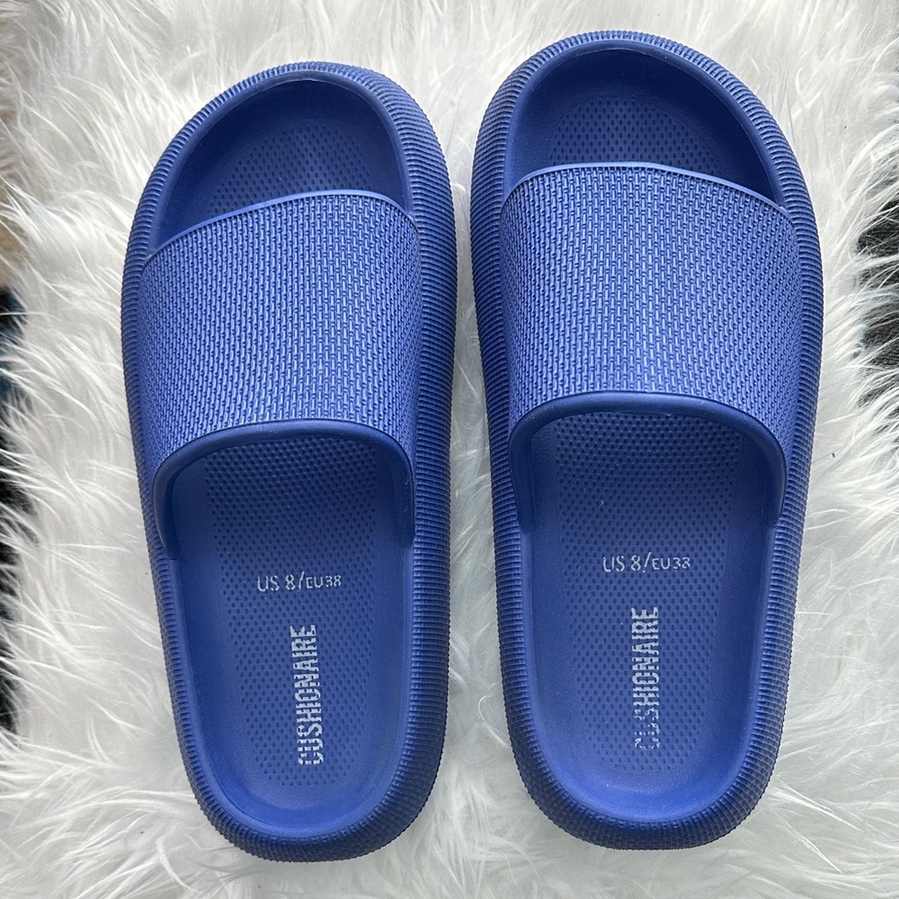 Cushionaire blue slide sandals size 8